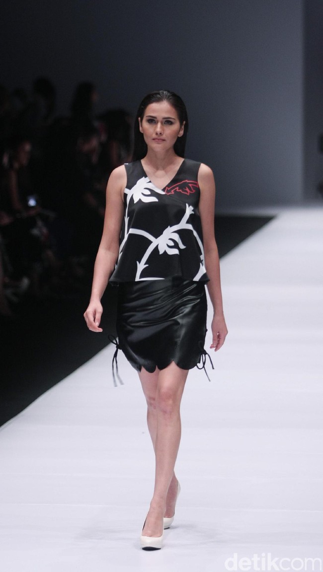 Bateeq by Michelle Tjokrosaputro. mengangkat tema Catena di Jakarta Fashion Week 2017. Senayan City. Jakarta. [Foto: Mohammad Abduh/Wolipop]