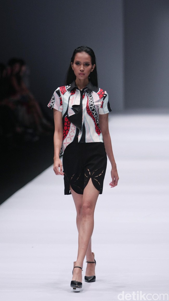 Bateeq by Michelle Tjokrosaputro. mengangkat tema Catena di Jakarta Fashion Week 2017. Senayan City. Jakarta. [Foto: Mohammad Abduh/Wolipop]