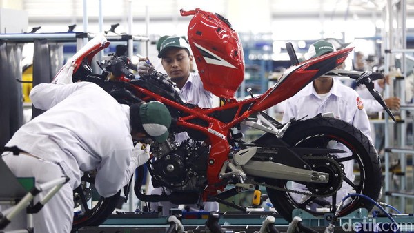 Melihat Produksi Motor Sport Honda di Karawang