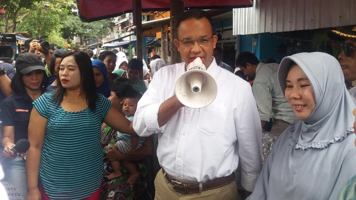 Janji Anies Baswedan ke PKL: Kami Tak Ingin Menggusur Tapi Menata