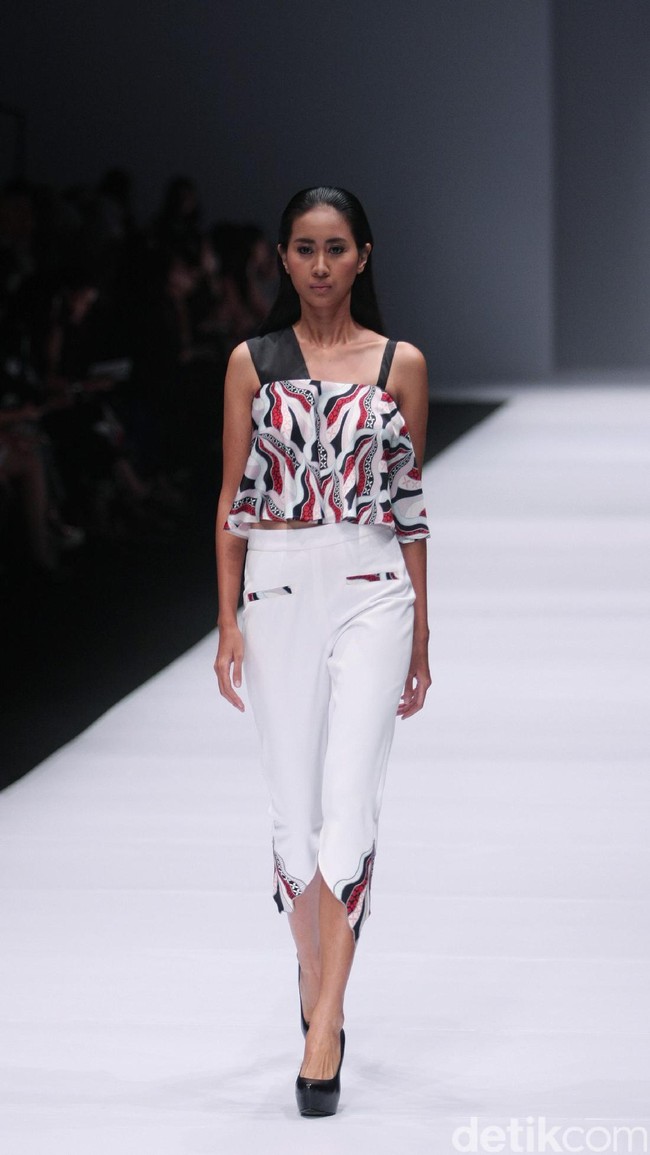 Bateeq by Michelle Tjokrosaputro. mengangkat tema Catena di Jakarta Fashion Week 2017. Senayan City. Jakarta. [Foto: Mohammad Abduh/Wolipop]