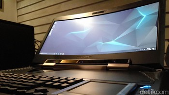 Acer membekali Predator 21 X dengan layar QHD yang sudah mengusung teknologi lengkung dengan bentang yang mencapai 21 inch!. Tak hanya itu layar lengkung tersebut juga telah dibekali fitur eye-tracking. Foto: yud/detikINET