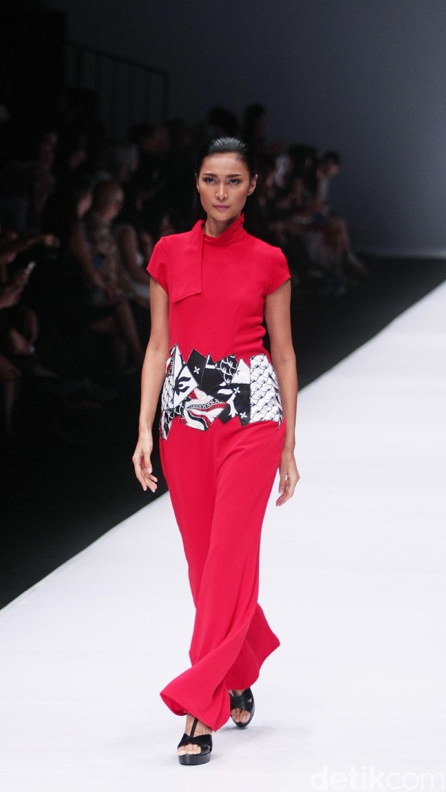 Bateeq by Michelle Tjokrosaputro. mengangkat tema Catena di Jakarta Fashion Week 2017. Senayan City. Jakarta. [Foto: Mohammad Abduh/Wolipop]