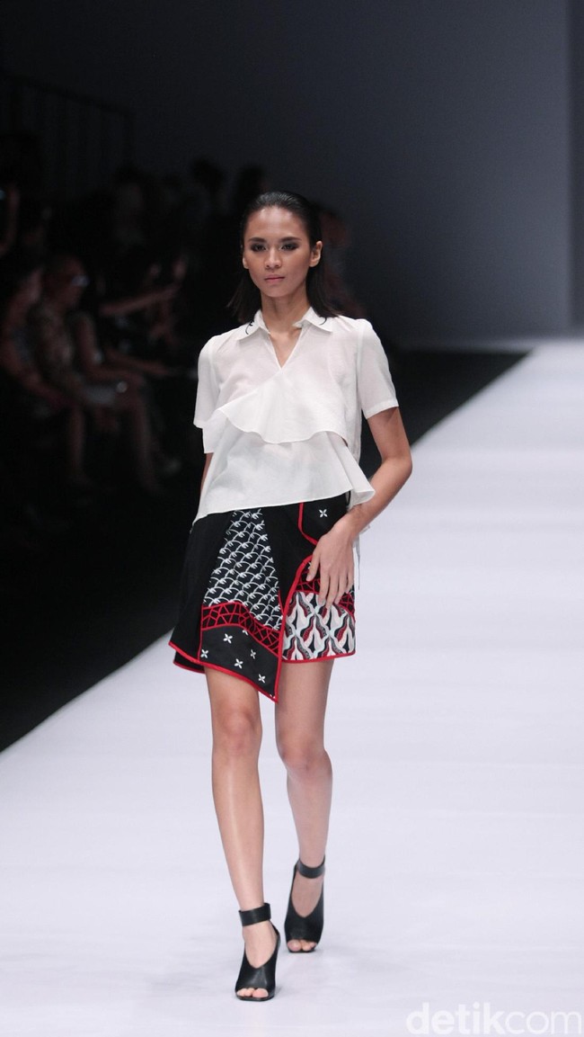 Bateeq by Michelle Tjokrosaputro. mengangkat tema Catena di Jakarta Fashion Week 2017. Senayan City. Jakarta. [Foto: Mohammad Abduh/Wolipop]