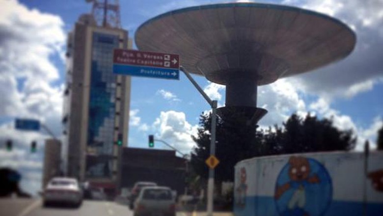 Menara UFO di Kota Varginha, Brasil (Fernando Sousa Silva/Instagram) Menara UFO di Kota Varginha, Brasil (Fernando Sousa Silva/Instagram)