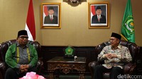 Kedatangan Abdullah Syam ke kantor Menteri Agama untuk membahas Munas ke-8 LDII pada 8-11 November dan  demo 4 November.
