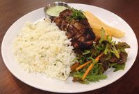 Pavela: Mencoba Ayam Panggang Berempah dengan Nasi Bertabur Daun Ketumbar Gaya Peru
