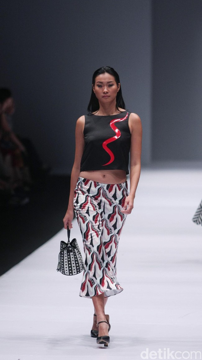 Bateeq by Michelle Tjokrosaputro. mengangkat tema Catena di Jakarta Fashion Week 2017. Senayan City. Jakarta. [Foto: Mohammad Abduh/Wolipop]