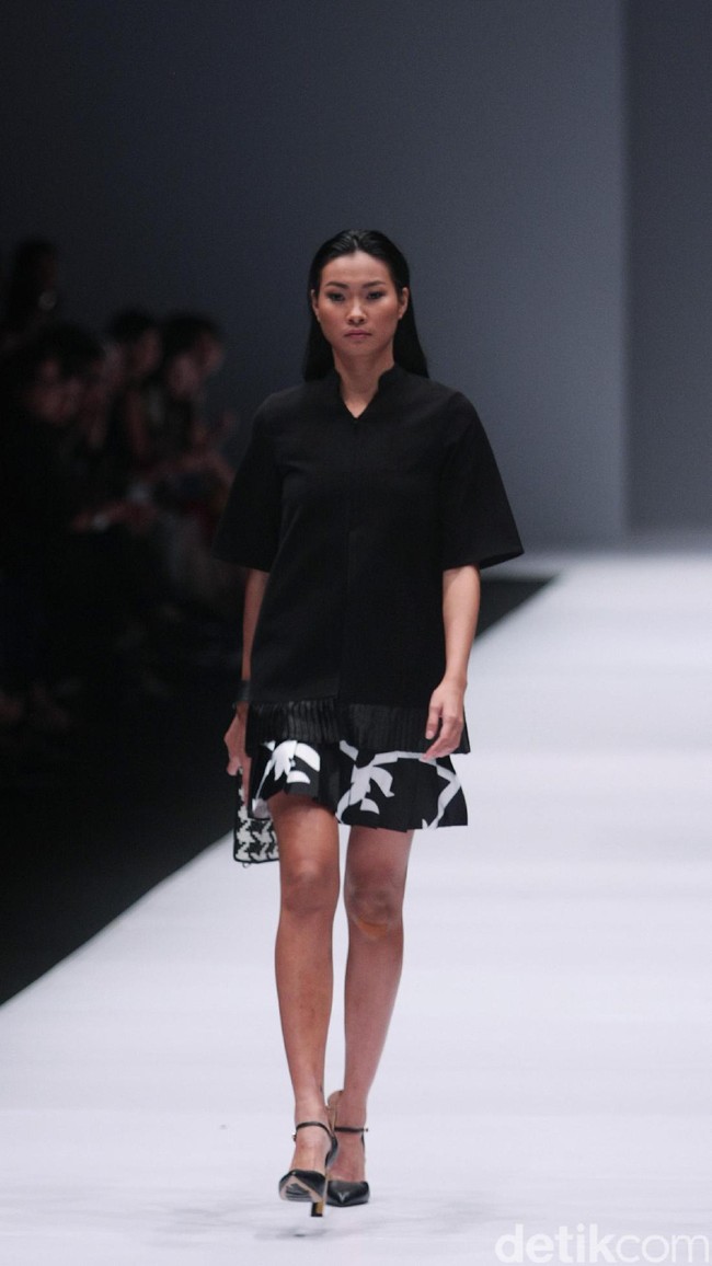 Bateeq by Michelle Tjokrosaputro. mengangkat tema Catena di Jakarta Fashion Week 2017. Senayan City. Jakarta. [Foto: Mohammad Abduh/Wolipop]