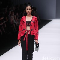 Bateeq by Michelle Tjokrosaputro. mengangkat tema Catena di Jakarta Fashion Week 2017. Senayan City. Jakarta. [Foto: Mohammad Abduh/Wolipop]