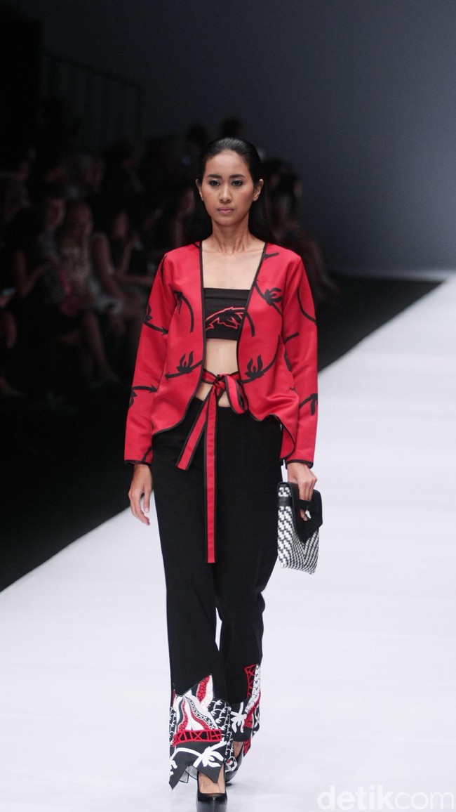 Bateeq by Michelle Tjokrosaputro. mengangkat tema Catena di Jakarta Fashion Week 2017. Senayan City. Jakarta. [Foto: Mohammad Abduh/Wolipop]