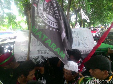  Keranda yang dibawa pendemo 4 November di Lapangan Banteng, Jumat (4/11/2016)
