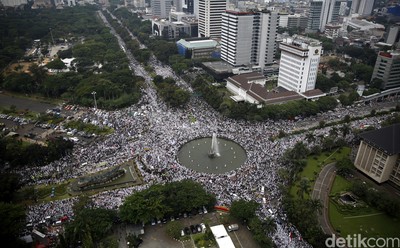 Massa Demo 4 November Padati Bundaran Patung Kuda