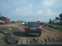 Tinjau Jalan Tol Pertama Kalimantan, Menteri PU Offroad