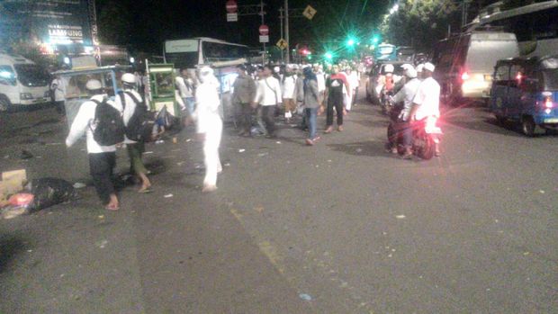Dengar Suara Tembakan, Massa yang Sudah Berada di Dalam Bus Keluar Lagi