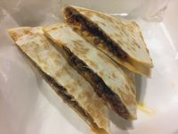 Taco Cantina: Nyam! Asyiknya Ngemil <i>Soft Taco</i> Isi Daging Ayam di Kafe Meksiko