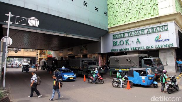 Ada Demo, Ekonomi di Pasar Tanah Abang Terhenti
