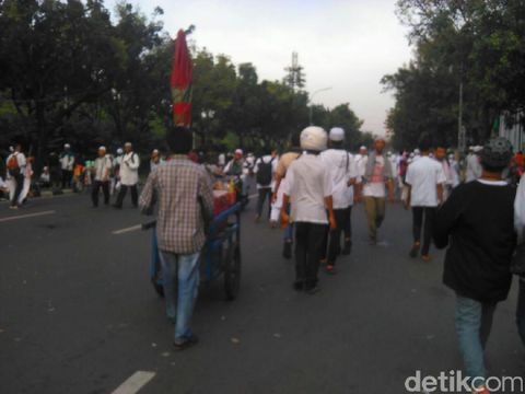 Suasana di depan Balai Kota Jl Medan Merdeka Selatan, Jakpus, Jumat (4/11/2016)