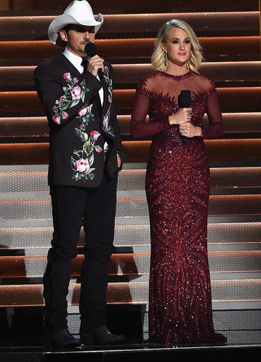 Foto 11 Gaun yang Dipakai Carrie Underwood di Penghargaan Foto 11 Gaun yang Dipakai Carrie Underwood di Penghargaan