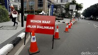 Papan pengumuman pengalihan arus lalu lintas ke SCBD.