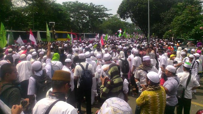Pendemo 4 November Tinggalkan Istiqlal Menuju Pejambon, Jalan Ditutup