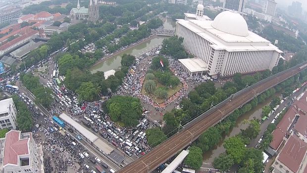 Putihkan Medan Merdeka, Begini Penampakan Massa Demo 4 November dari Udara