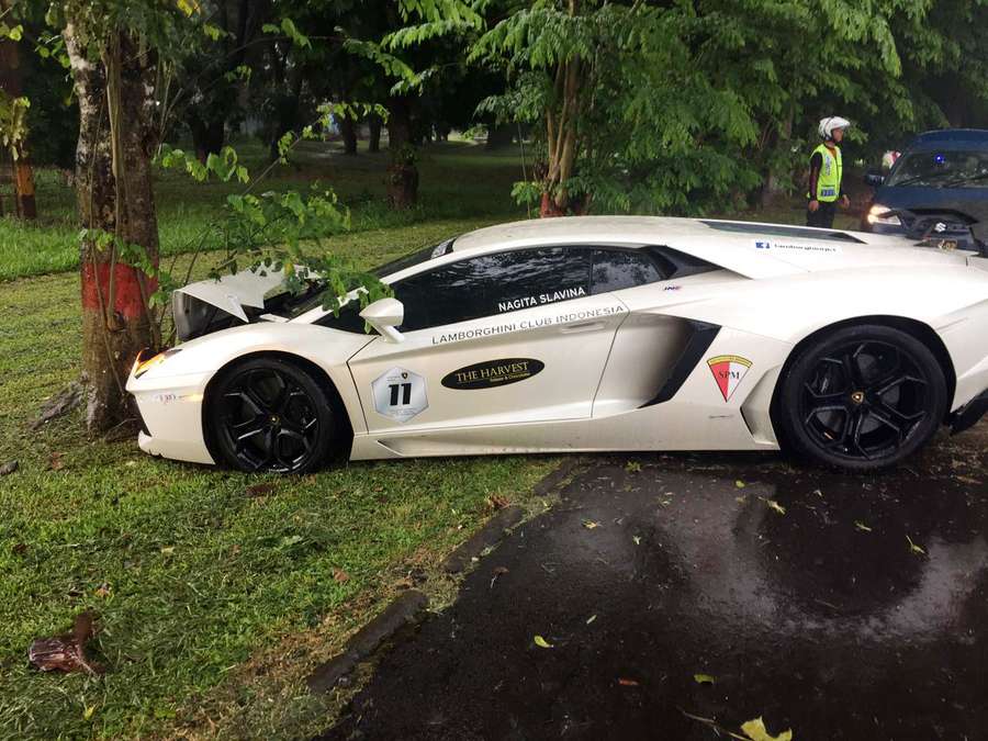 Ini Penampakan Lamborghini Raffi Ahmad Yang Ringsek