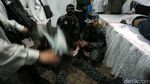 Dua Truk Brimob Dibakar Massa di Depan Istana