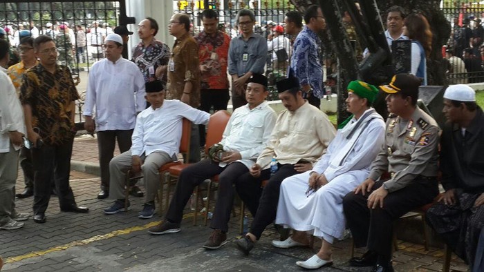 Amien Rais dan Perwakilan Pendemo Masuki Istana, Ingin Temui Jokowi