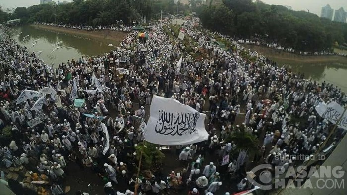 Begini Foto Ramainya Massa Pendemo 4 November di Halaman Istiqlal