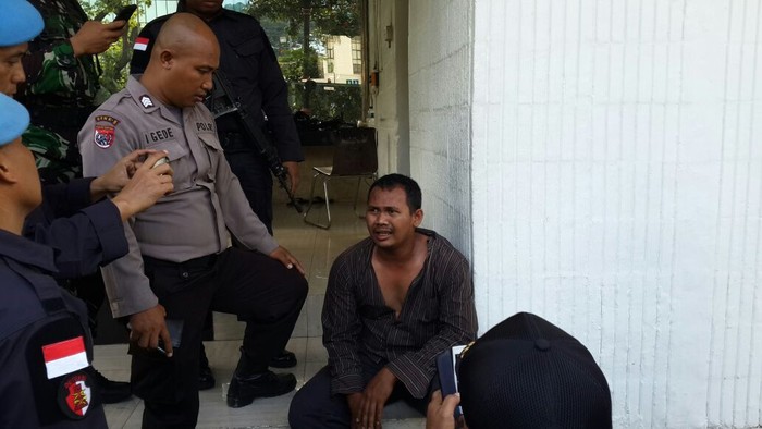 Paspampres Amankan Seseorang di Belakang Istana yang Diduga Provokator