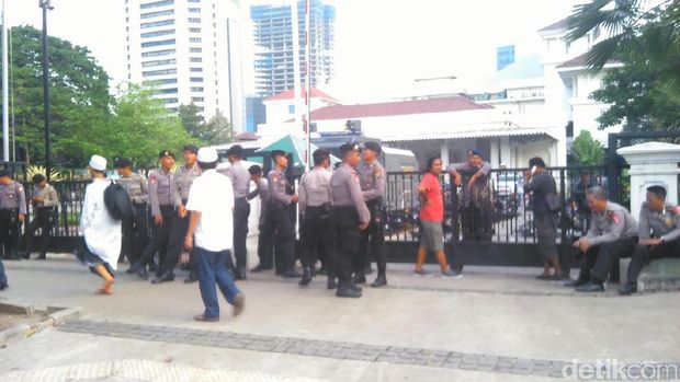 Massa Demo 4 November Bergerak, Balai Kota Mulai Lengang