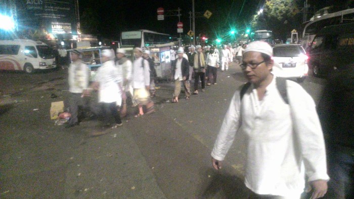 Dengar Suara Tembakan, Massa yang Sudah Berada di Dalam Bus Keluar Lagi