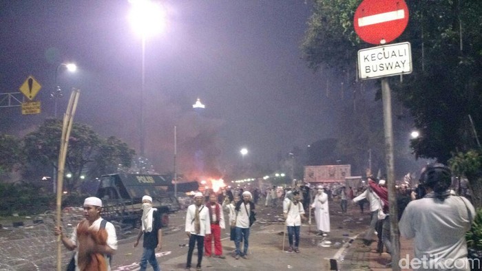 Situasi di Depan Istana Perlahan Kondusif, Massa Mulai Menjauhi Ring 1