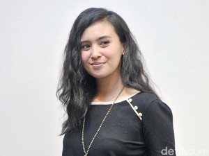 Ayushita Santai Kelola Media Sosialnya