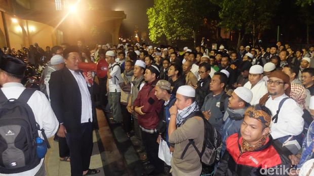 Pekik Takbir Warnai Keberangkatan Demonstran dari Bandung ke Jakarta