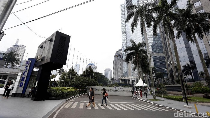 Arus lalu lintas yang menuju ke kawasan SCBD dialihkan terkait adanya demo yang dilakukan gabungan ormas Islam. Lalu lintas dialihkan lewat Jalan Senopati.