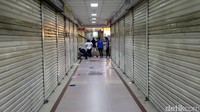 Pertokoan di Pasar Tanah Abang tutup lebih cepat, Jumat (4/11/2016).
