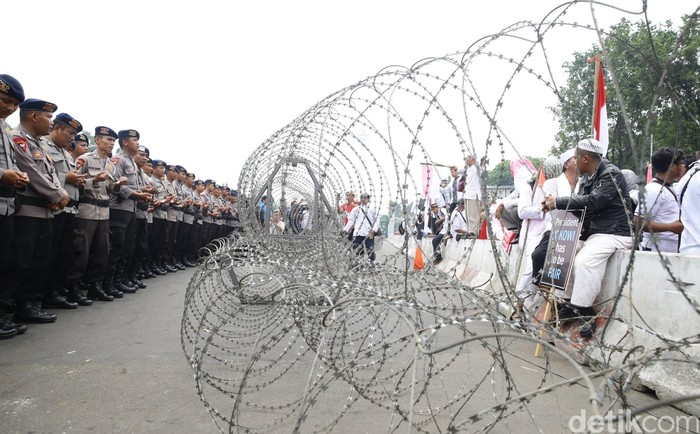 Kala Kawat Baja Berduri Jadi Benteng Terdepan Istana Vs Pendemo