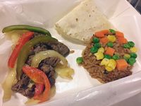 Taco Cantina: Nyam! Asyiknya Ngemil <i>Soft Taco</i> Isi Daging Ayam di Kafe Meksiko