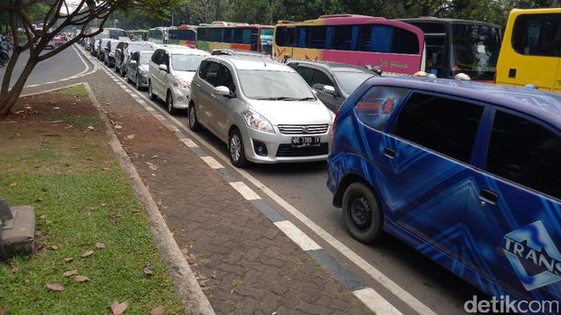 Kemacetan panjang di sekitaran Istiqlal menjelang demo 4 November.