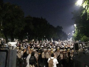 Kericuhan Pecah di Depan Istana, 1 Orang Diamankan