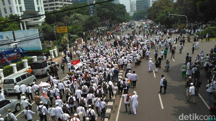 Demo Berlangsung Damai, Kekhawatiran Investor Mereda