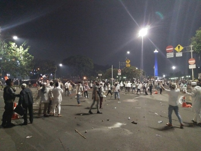 Suasana Depan Istana Mulai Kondusif, 3 Polisi Terluka