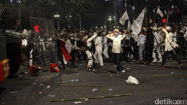 Live Report: Aksi Demo 4 November Ricuh