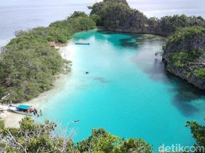 Jangan Bilang Siapa-siapa, Ada Laguna Cantik di Raja Ampat