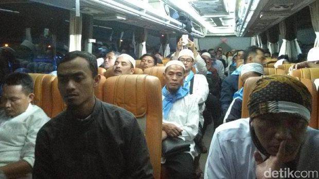 Massa Santri Darrut Tauhid Bertolak ke Jakarta Ikut Aksi Demo 4 November