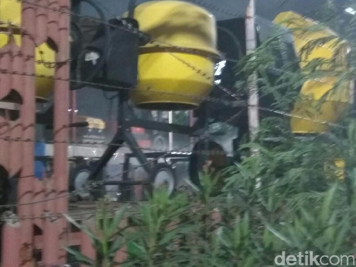 Api Muncul di AKS Penjaringan, Polisi Semprotkan Water Cannon