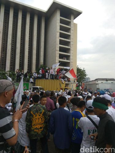  Pendemo 4 November di Masjid Istiqlal, Jumat (4/11/2016)