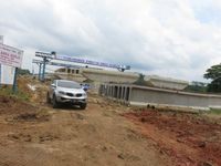 Tinjau Jalan Tol Pertama Kalimantan, Menteri PU Offroad
